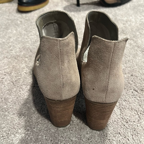 Opened Toe Heels - Picture 1 of 4